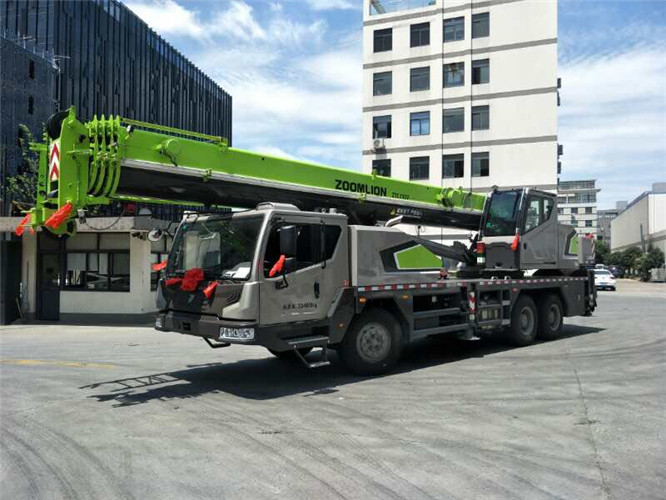靖远县跨街广告牌的高空安装注意事项